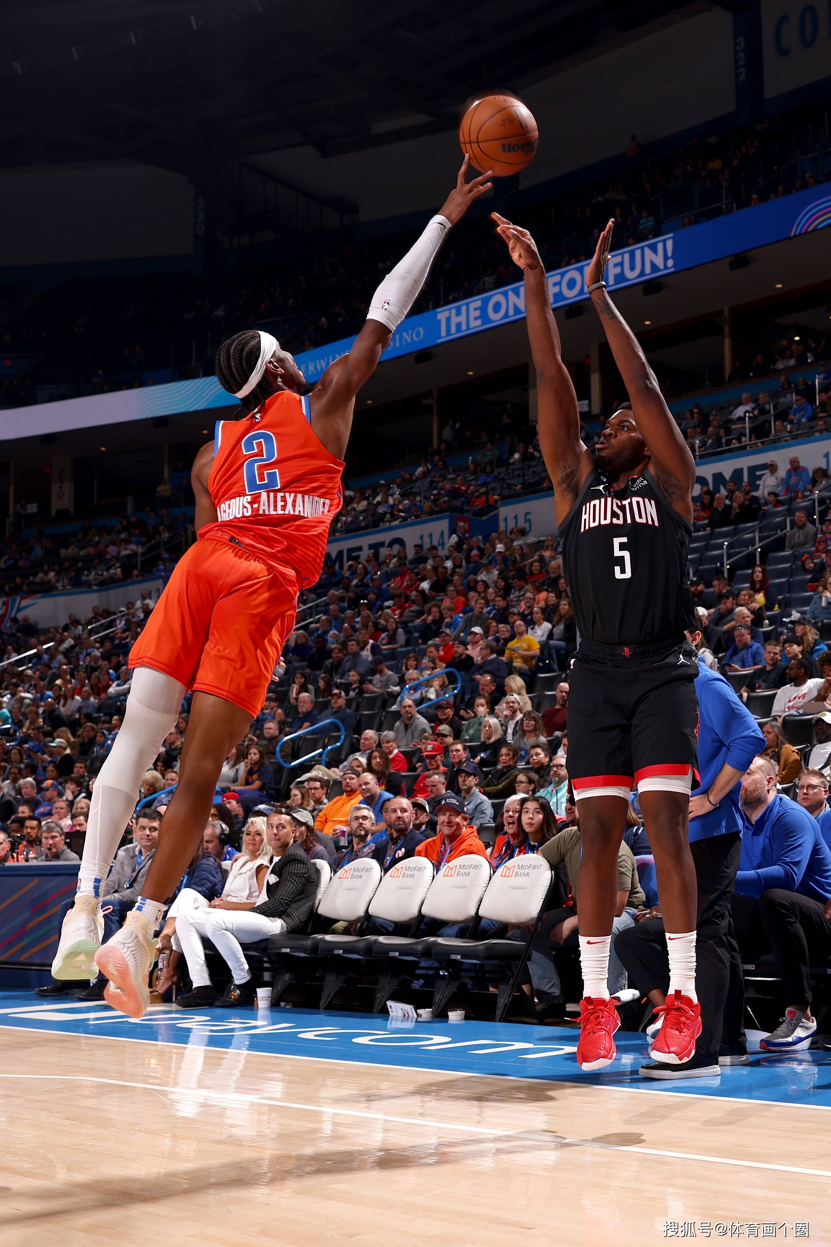 关于清晨突围战来临，夏洛特黄蜂围绕意甲远射贴柱，目标明确，年轻球员得到机会的信息